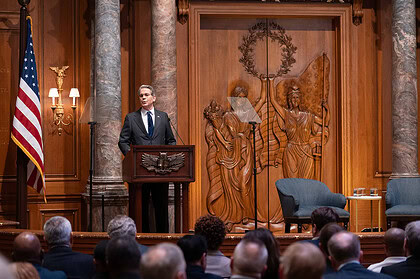 ABD İran petrolüne yönelik yaptırımları 30 gün süreyle kaldırdı, enerji piyasalarında önemli gelişme.