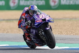 Razgatlıoğlu MotoGP ilk yarışında hızla ilerliyor.