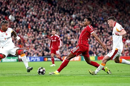 Liverpool ve Galatasaray UEFA Şampiyonlar Ligi maçında mücadele ediyor.