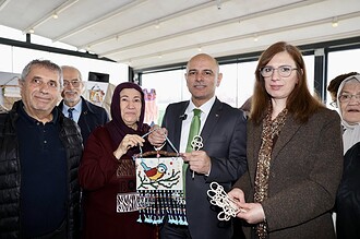 Körfez 60+ Aktif Yaşlanma Merkezi geri dönüşüm sergisi, yaşlılar ve katılımcılar el emeğiyle hazırla.