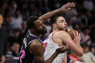 Alperen Şengün, NBA maçında gösterişli performansıyla dikkat çekti, Houston ise zorlu mücadelede mağ.