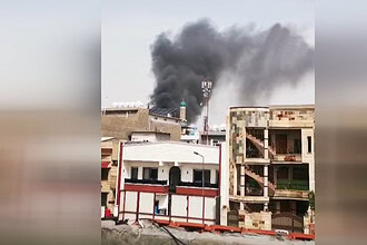Irak'ta Bağdat'ta İHA ile düzenlenen saldırı sonucu büyük yangın çıktı.