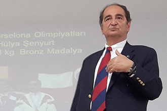 Muzaffer Ilıcak, Bodrum'dan gelen acı haberle hayatını kaybetti. Spor yazarı ve başkan olarak tanını.