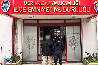 Derince’de "Kasten Öldürme" suçundan aranan şahıs yakalandı. Güvenlik güçleri tarafından gözaltına a.