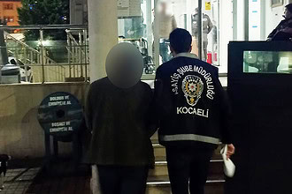 Kocaeli'de, kesinleşmiş 10 yıl hapis cezası bulunan cinayet şüphelisi U.Y. polis tarafından yakaland.