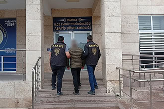 Darıca’da aranan şahıs, 12 suçtan dolayı 11 yıl hapis cezasıyla yakalandı.