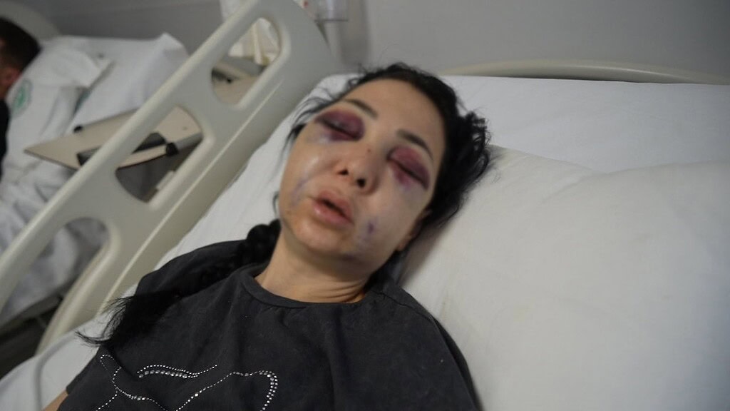 Kürşat G., İzmit'te anne ve oğluna şiddet uygulayan suçlu tutuklandı. Olay sonrası güvenlik güçleri.