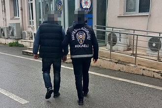 Yakalanan şahıs, dolandırıcılık suçundan kesinleşmiş 3 yıl 4 ay hapis cezası ile gözaltına alındı.