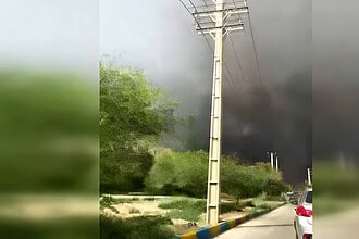 Güney Pars doğal gaz sahasında büyük patlama ve dumanlar yükseliyor.