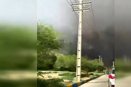 Güney Pars doğal gaz sahasında büyük patlama ve dumanlar yükseliyor.