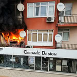 Gölcük'te Apartman Yangınında Alevlerin Arasından Son Anda Kurtarıldı