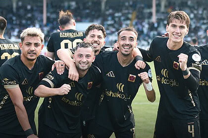 Gebzespor futbol takımı Bursa deplasmanında. Hedef 3 puan ve play-off yolunda önemli adımlar atıyorl.