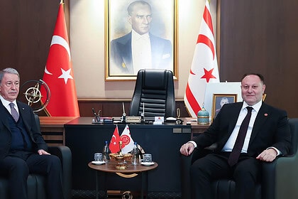 Hulusi Akar, KKTC'de temaslarını sürdürüyor, Ziya Öztürkler ile kritik görüşme yapıyor.