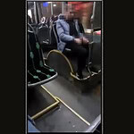 Kocaeli’de halk otobüsünde uygunsuz hareketler yapan şahıs kamerada kaydedildi.