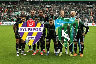 Eyüpspor ve Kocaelispor takımları sahada karşılaşmaya hazırlanıyor.