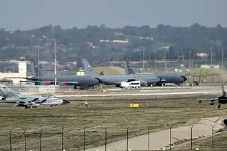 İncirlik Hava Üssü'nde askeri uçaklar ve F-16 savaş uçakları hazır bekliyor.