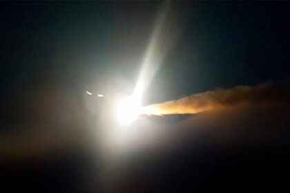 ABD uçak gemisi USS Abraham Lincoln seyir füzeleriyle hedef alındı.