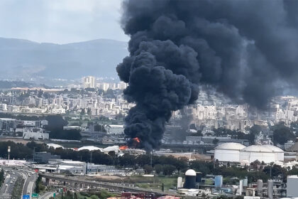 İran Ve Hizbullah Saldırısının Ardından Hayfa'da Rafineri Alev Aldı