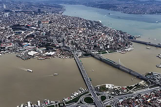 İstanbul Sağanak Yağış Sonrası Haliç Çamura Bulandı