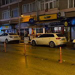 İzmit'te Bıçaklı Kavga: Karnından Yaralanan Genç Tekel Bayisine Sığındı