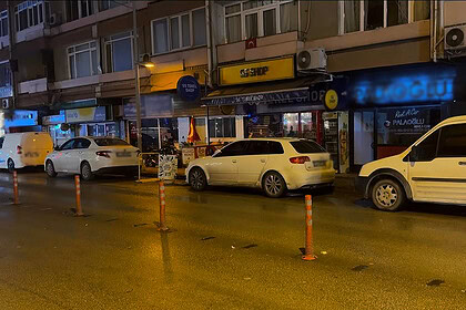 İzmit'te Bıçaklı Kavga: Karnından Yaralanan Genç Tekel Bayisine Sığındı