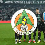 Alanyaspor ve Kocaelispor takımlarının maç sonrası fotoğrafı, 5-0 skoruyla sonuçlandı.