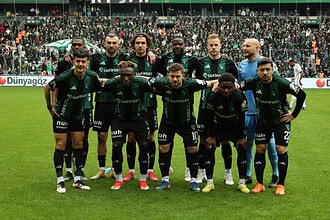 Kocaelispor'un Alanyaspor maçındaki ilk 11 oyuncuları sahada.