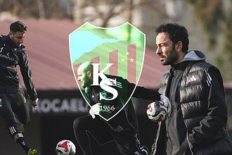 Kocaelispor ve Konyaspor takımları, Turka Kocaeli Stadyumu'nda önemli maç öncesi hazırlık yapıyor.