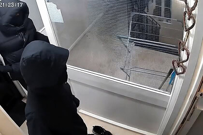 Engin Uslu maskeli hırsızları engelledi.