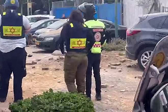 İran’dan Tel Aviv’e misket füzesı saldırısı sonrası ağır hasar gören binalar.