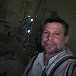 İsrailli Bakanın oğlu ateş hattında ağır yaralandı.