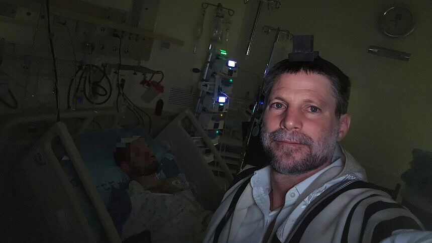 İsrailli Bakanın oğlu ateş hattında ağır yaralandı.