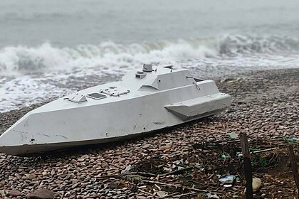 Gizemli insansız deniz aracı Ünye sahilinde karaya oturmuş halde.