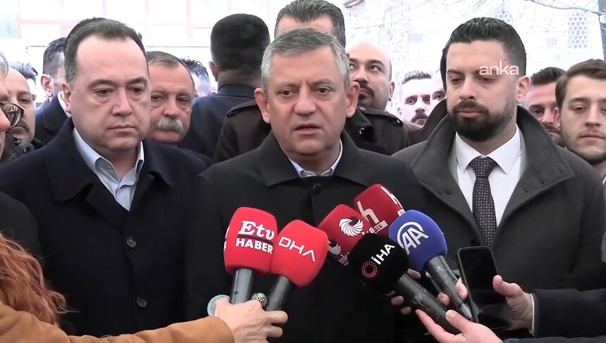 Özgür Özel, Bayram Namazı sonrası birlik ve barış mesajı verdi.