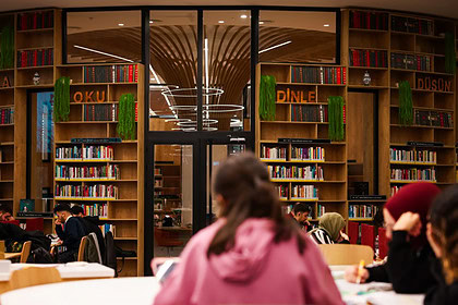 Roman Kahramanları İzmit Sokaklarına İniyor: Kütüphane Haftası Başlıyor