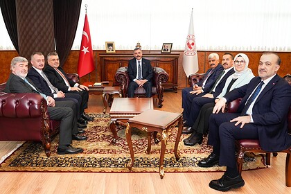 Tahir Büyükakın, İçişleri Bakanı Mustafa Çiftçi ile resmi görüşme gerçekleştiriyor.