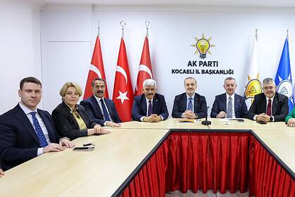 Tahir Büyükakın, Cumhurbaşkanı Erdoğan ile bayramlaştı ve belediye başkanları adına söz aldı.