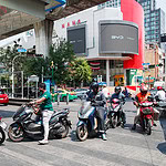 Tayland'da akaryakıt krizi nedeniyle ulaşım durma noktasına geldi. Benzin ve motorin sıkıntısı şehir.