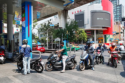 Tayland'da akaryakıt krizi nedeniyle ulaşım durma noktasına geldi. Benzin ve motorin sıkıntısı şehir.