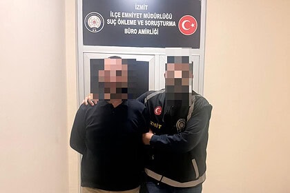 Terör örgütü üyesi İzmit'te kıskıvrak yakalandı, emniyet güçleri operasyon düzenledi.