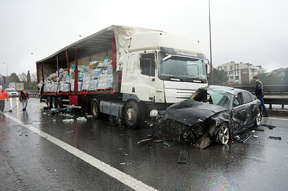 TEM Kocaeli'de Zincirleme Kaza: 3 Yaralı