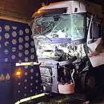 TEM Otoyolu Kocaeli Korutepe Tüneli'nde Zincirleme Kaza: Tır Sürücüsü Araçta Sıkıştı