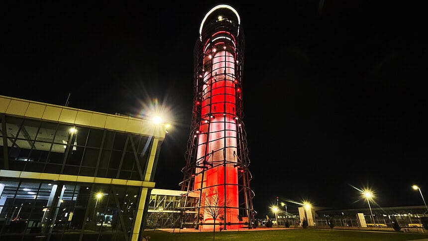 Çanakkale Zaferi'nin 111. yılı anısına Sabiha Gökçen'de görsel şölen ve ışık gösterisi.