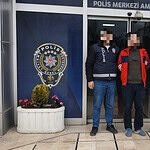 Uyuşturucu taciri Kartepe'de yakalandı, 8 yıl hapis cezası bulunan şahıs gözaltına alındı.