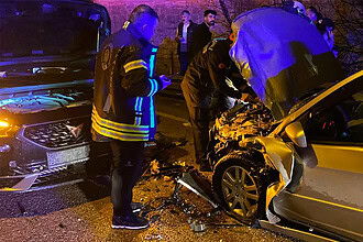 Yola Dökülen Sıvı ve Çarpışan Araçlar, 3 Yaralı.