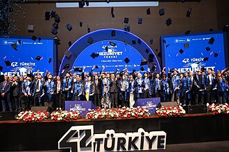 42 Türkiye İlk Mezunlarını Verdi: Bakan Kacır ve Vali Aktaş Bilişim Vadisi'ndeki Törene Katıldı