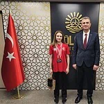 Gölcüklü Milli Yüzücü Alara Gökalp Avusturya’da Çifte Şampiyon Oldu: İki Altın Madalya ile Döndü