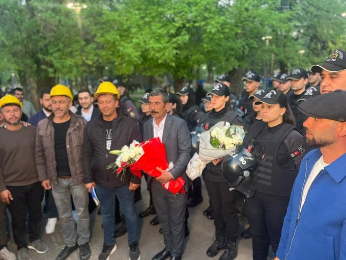 Bakan Çiftçi Madenci Eyleminin Sağduyu Ve Nezaket İçinde Sona Ermesi Anlamlı Bir Tablo Ortaya Koymuştur