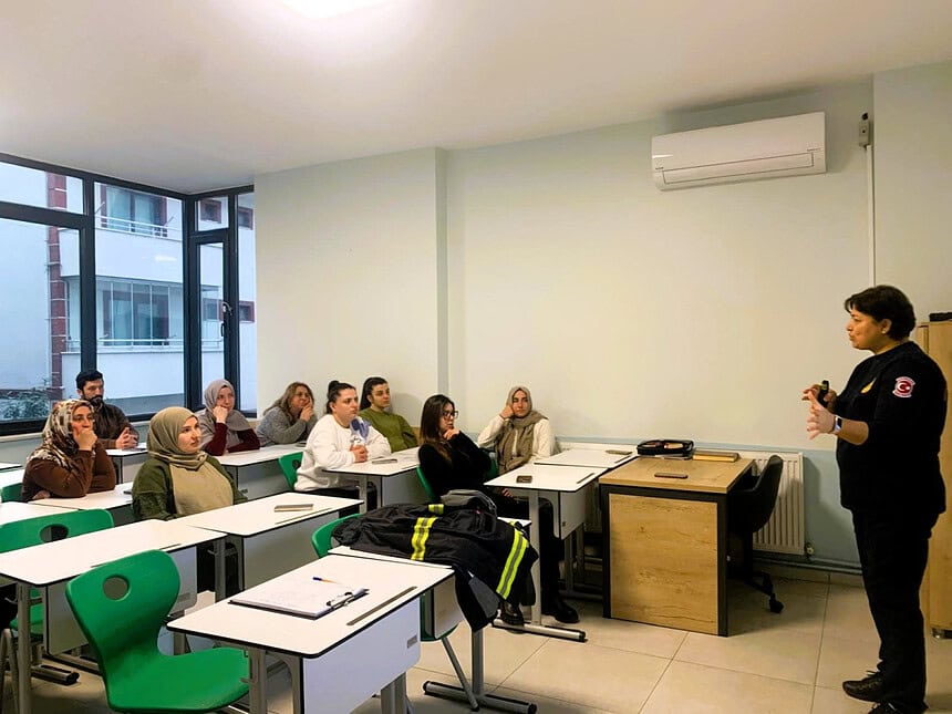 Kocaeli Bilgievleri Personeline Yangın Eğitimi: İtfaiye Dairesi’nden Hayati Bilgilendirme