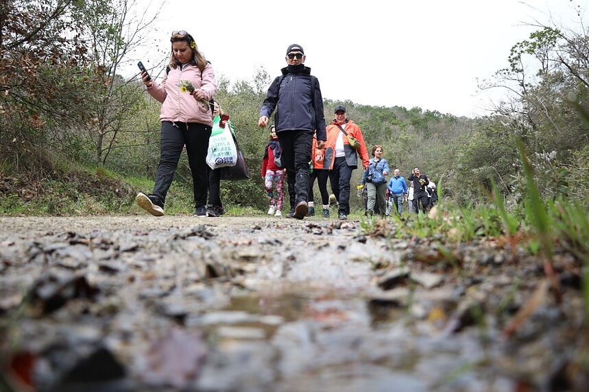 İzmit Belediyesi Bizim Köy Doğa Yürüyüşü: Akpınar Mahallesi Rotası Geçildi